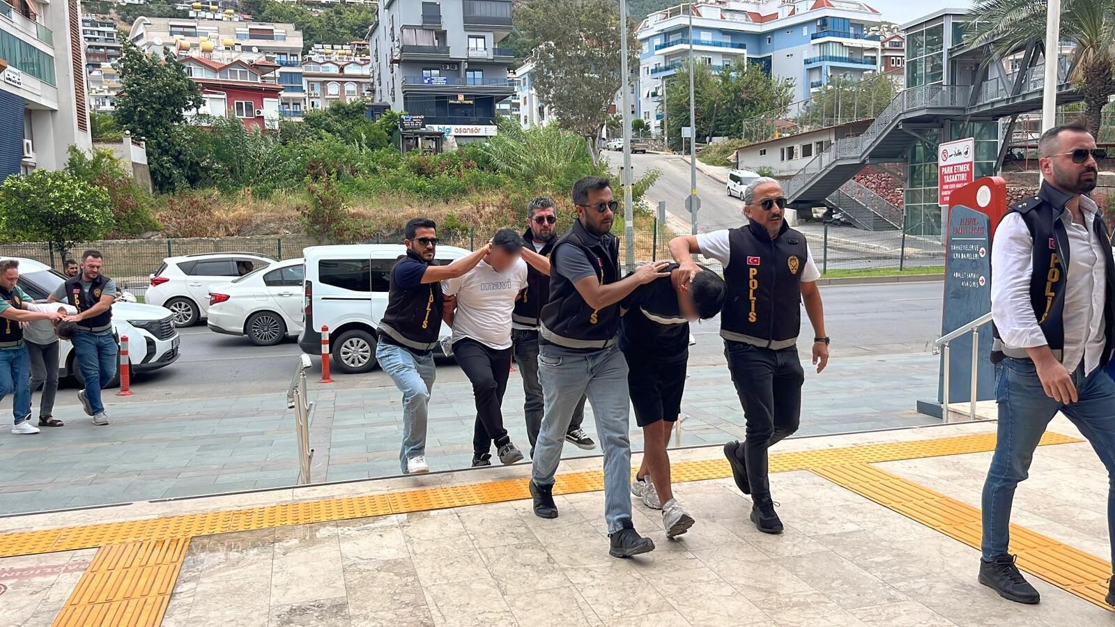 Alanya'da döviz bürosu soygununda 3 şüpheli tutuklandı