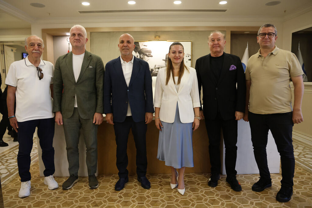 Alanyaspor yönetiminden Antalya Büyükşehir Belediyesi'ne ziyaret