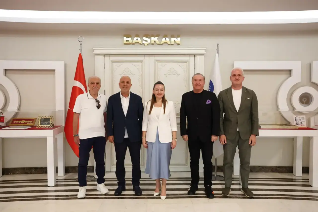 Alanyaspor yönetiminden Antalya Büyükşehir Belediyesi'ne ziyaret