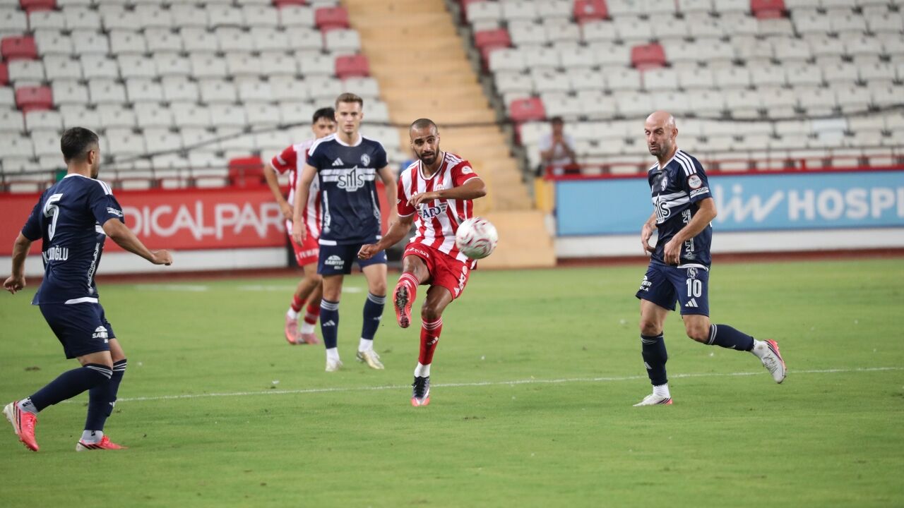 Antalyaspor'un ikinci yarı sorunu: 10 golün 7'sini devre arasından sonra yedi