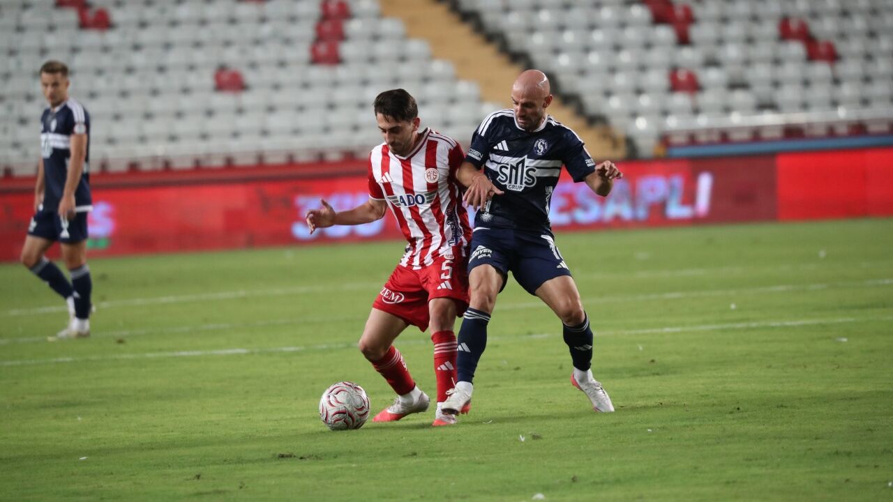Antalyaspor'un ikinci yarı sorunu: 10 golün 7'sini devre arasından sonra yedi