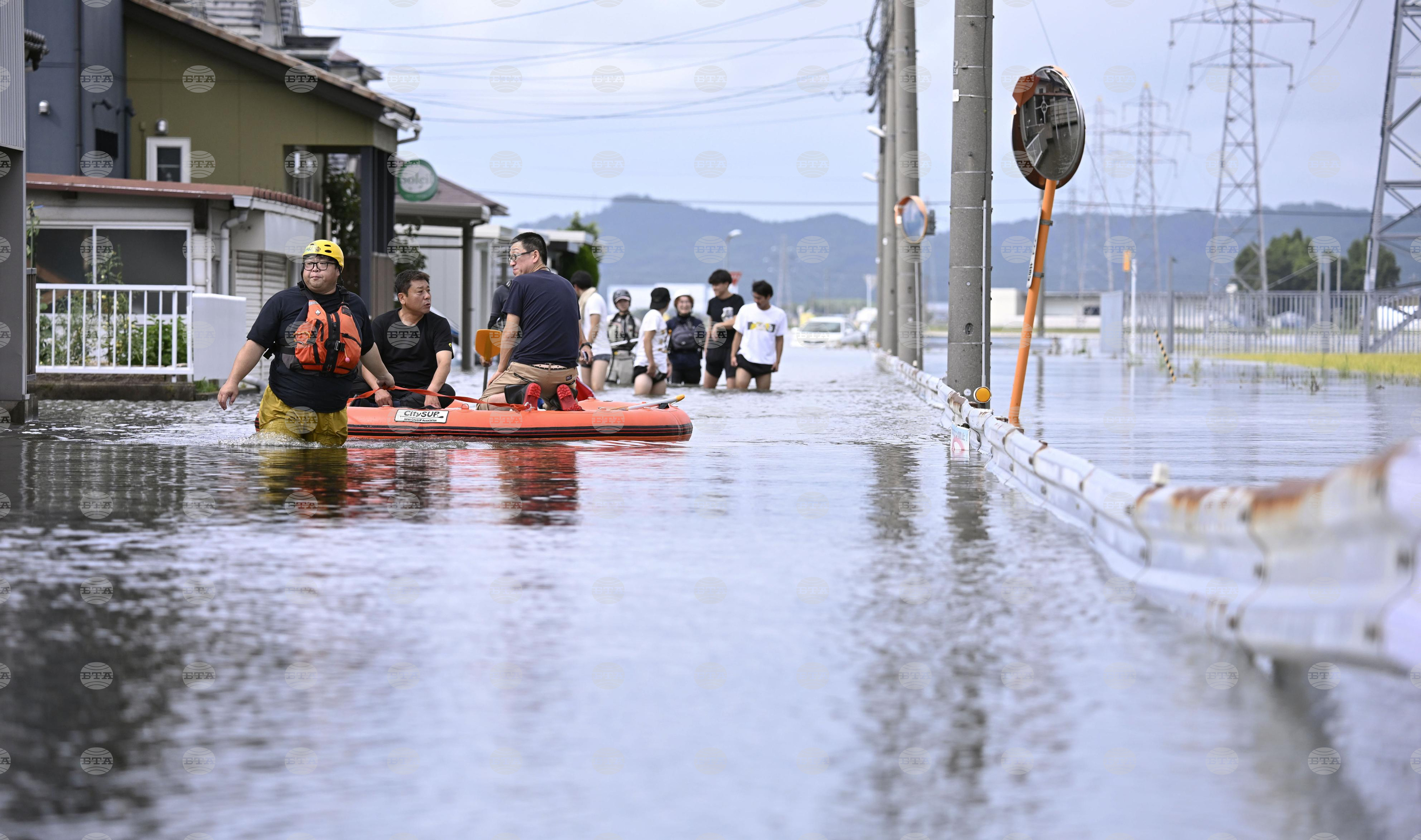 Japonya'da rekor yağış: Fukui'de yüz binlerce kişiye uyarı