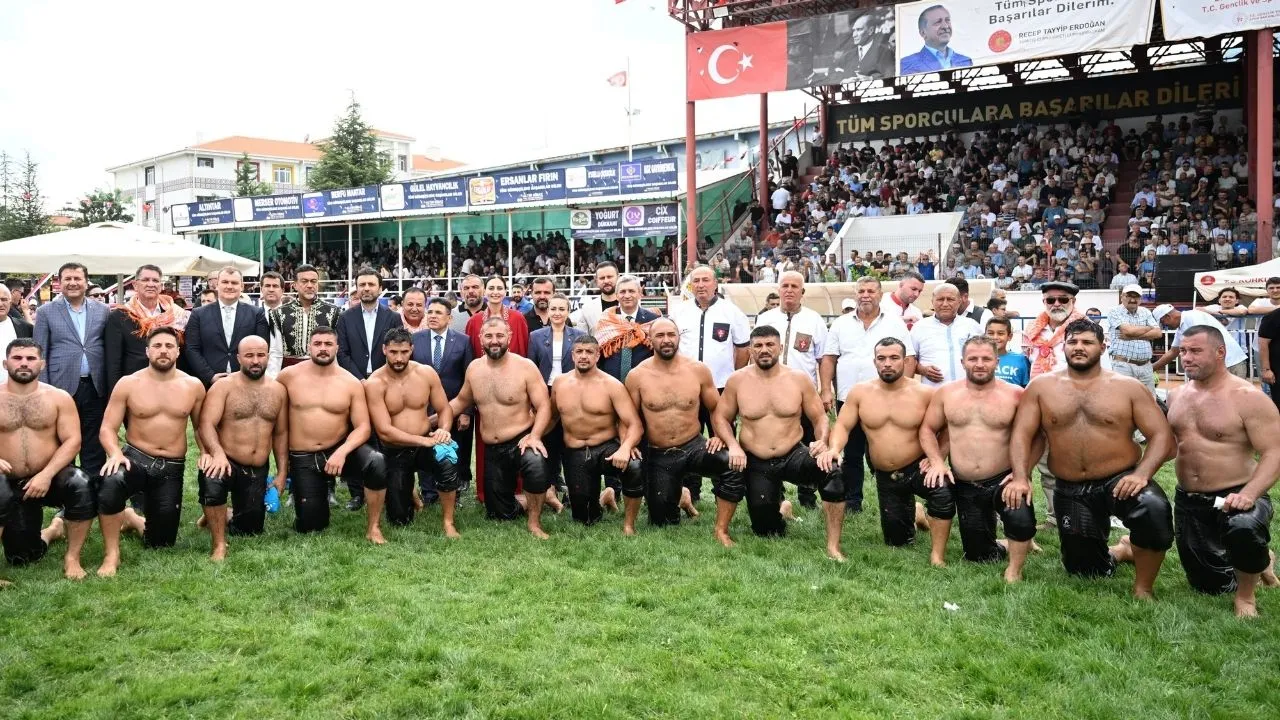 Korkuteli Yağlı Güreşleri’nde altın kemeri Ali İhsan Batmaz kazandı