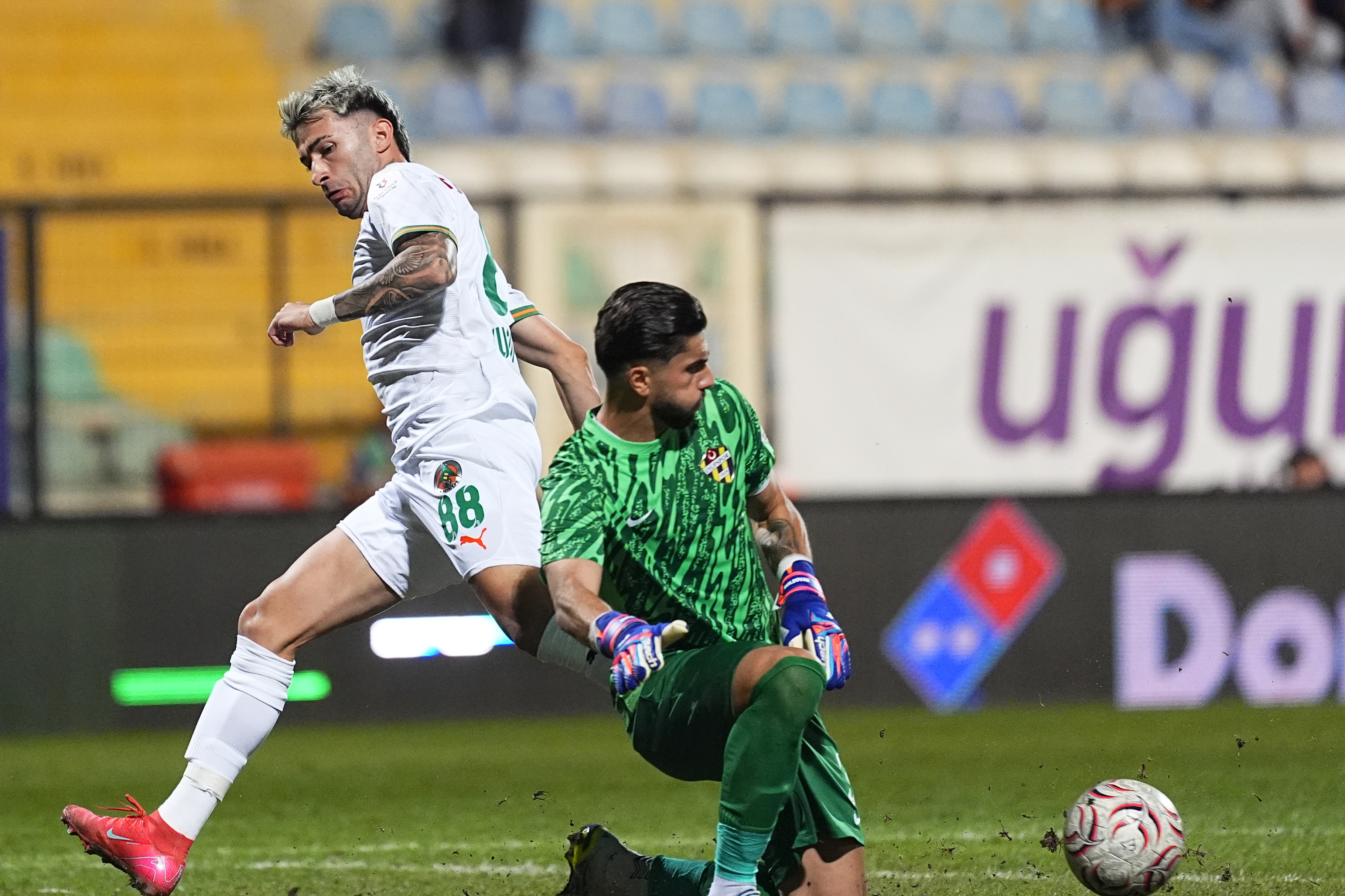 Alanyaspor 24. saniyede öne geçti, 90+4'te yıkıldı