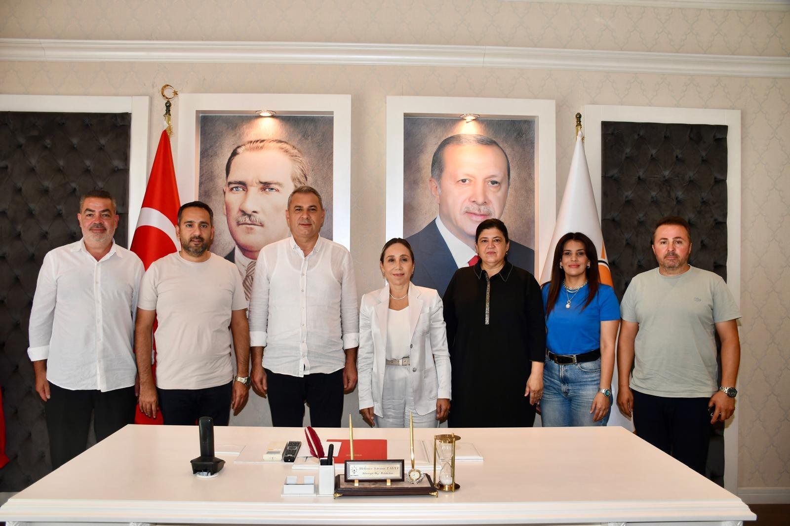 Alanya'da Çokal temaslarını sürdürürken