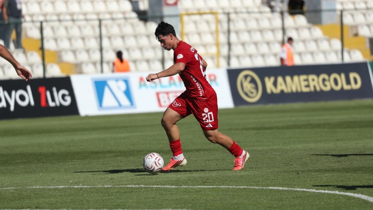 17 Eylül Stadı'nda kırmızı-beyazlı ekip atakta