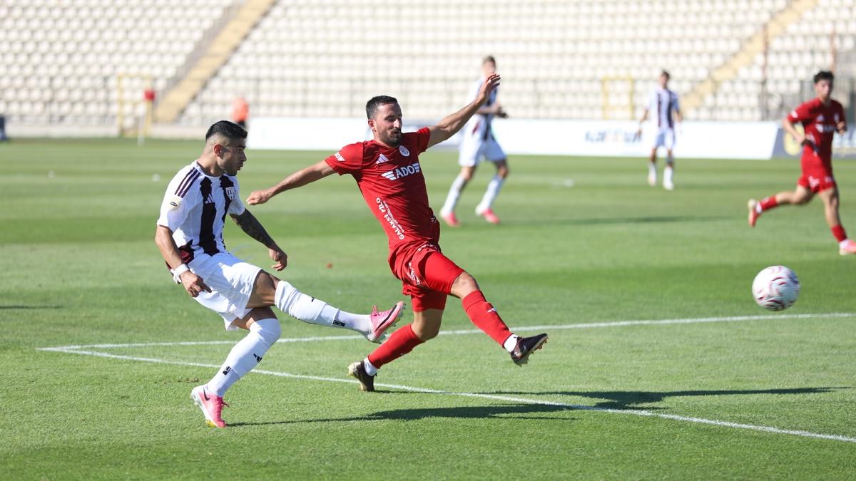 Bandırma’da Antalyasporlu futbolcular mücadele ediyor