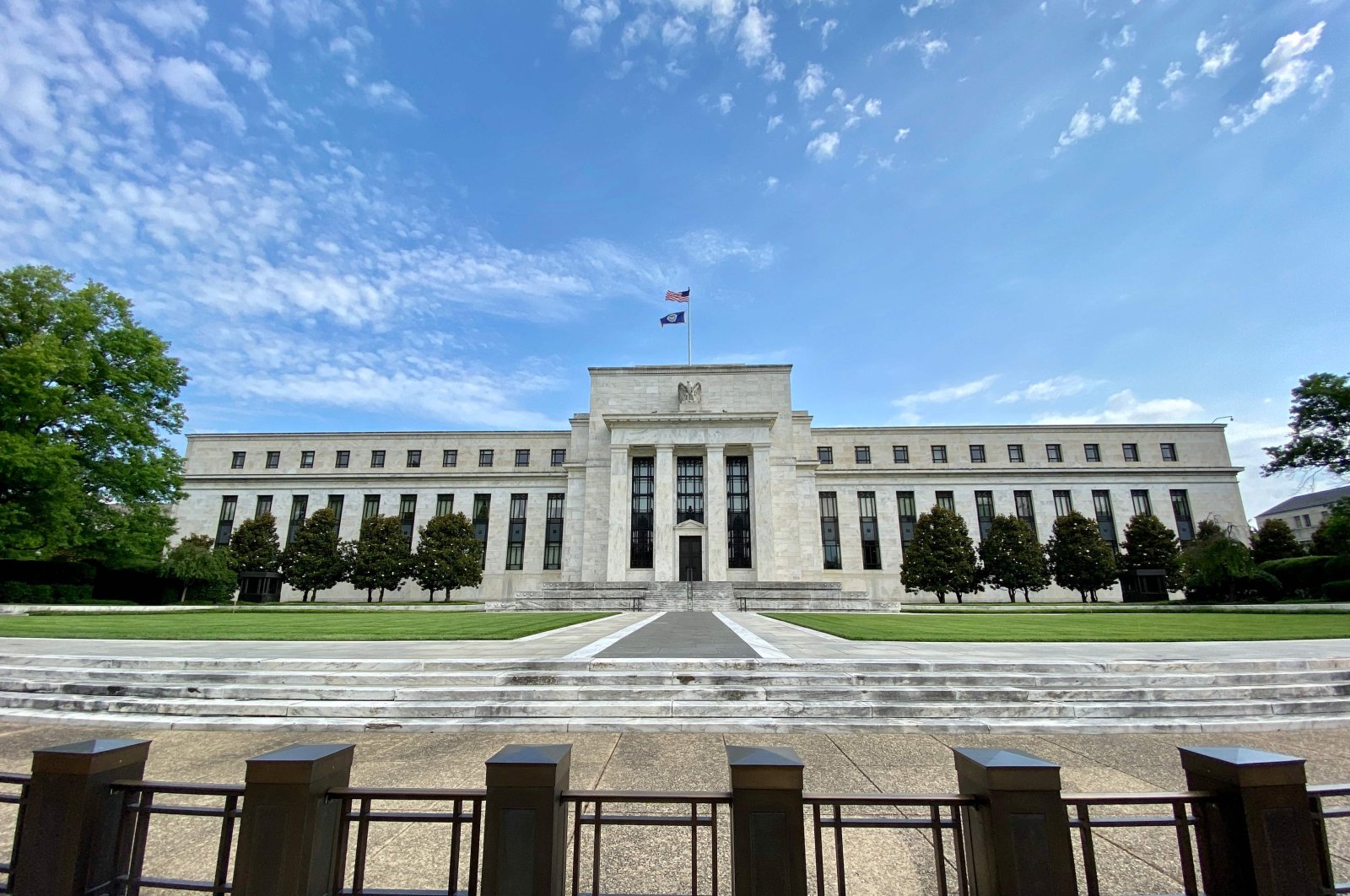 Fed yetkilileri merkez binada görüşmelerini sürdürdü