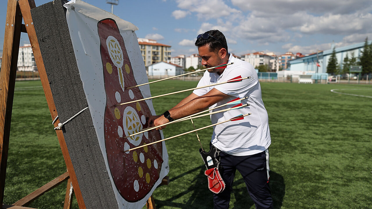 Çorum'da Furkan Doğru okçuluk çalışmasında