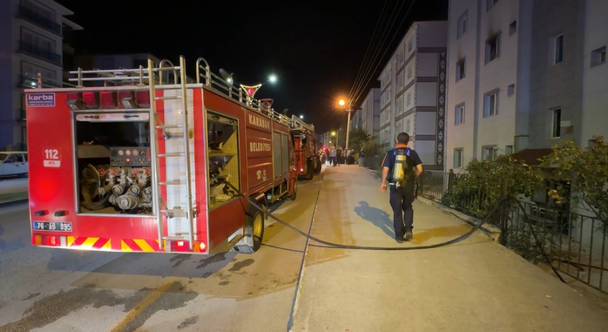 Yangın sonrası dairede hasar görüntülendi