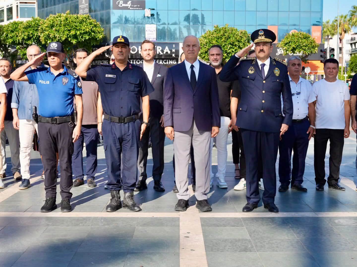 Alanya’da zabıta personeli törende bir arada