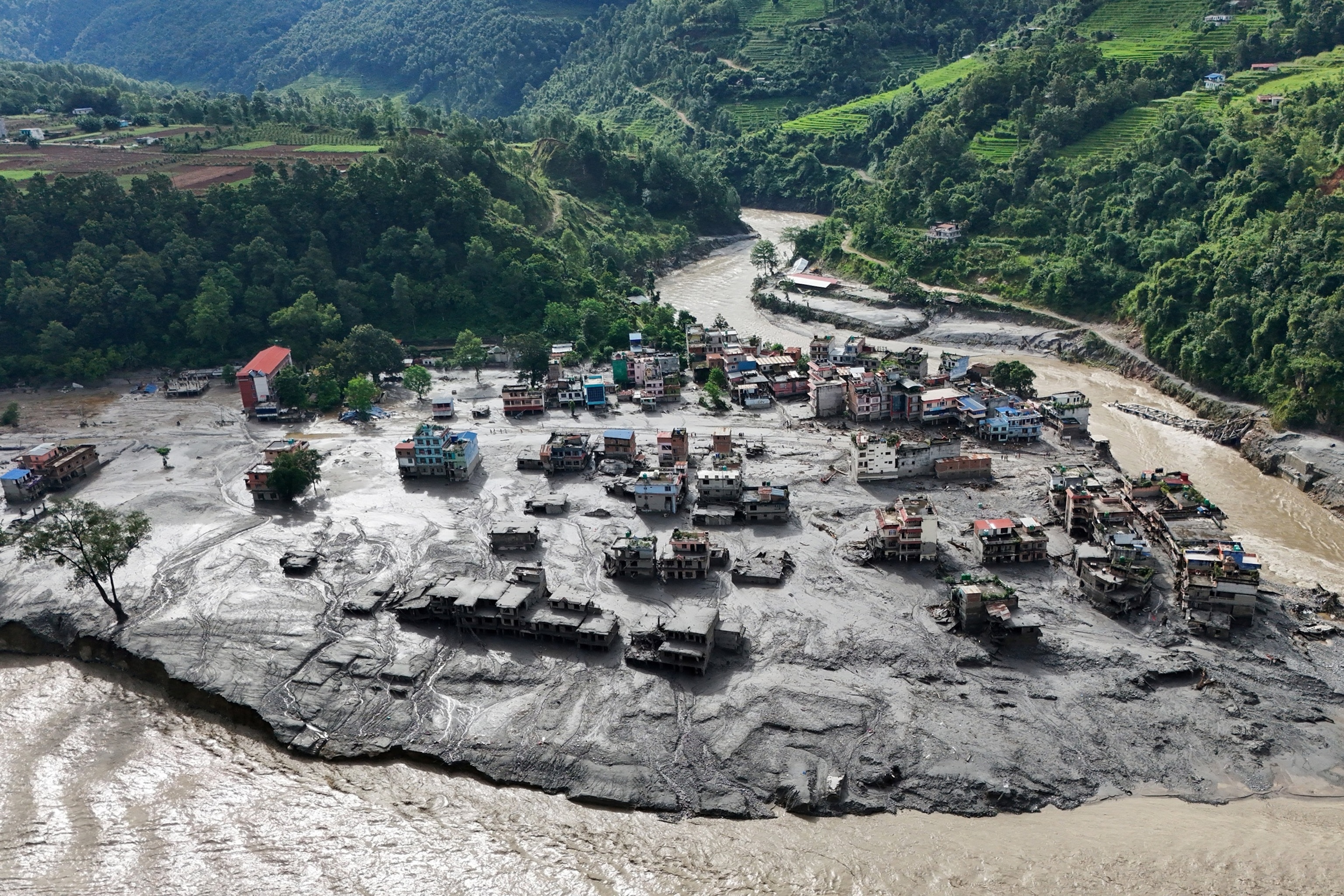 Himalaya bölgesinde taşkın sonrası hasar oluştu