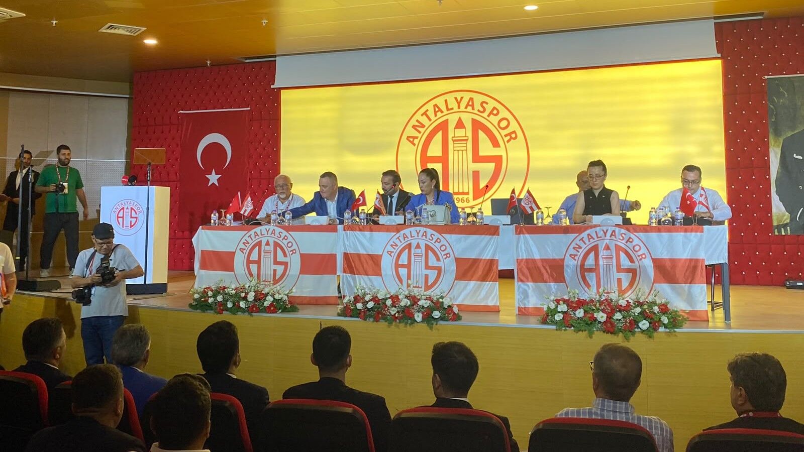 Antalya’da Antalyaspor yönetimi toplantı gündeminde