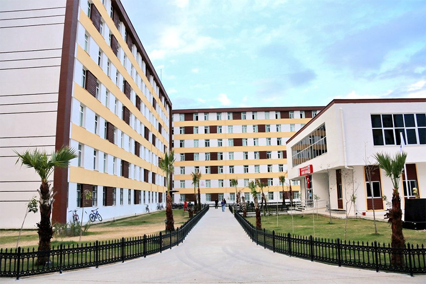 Öğrenci yurdunda barınma alanları görülüyor