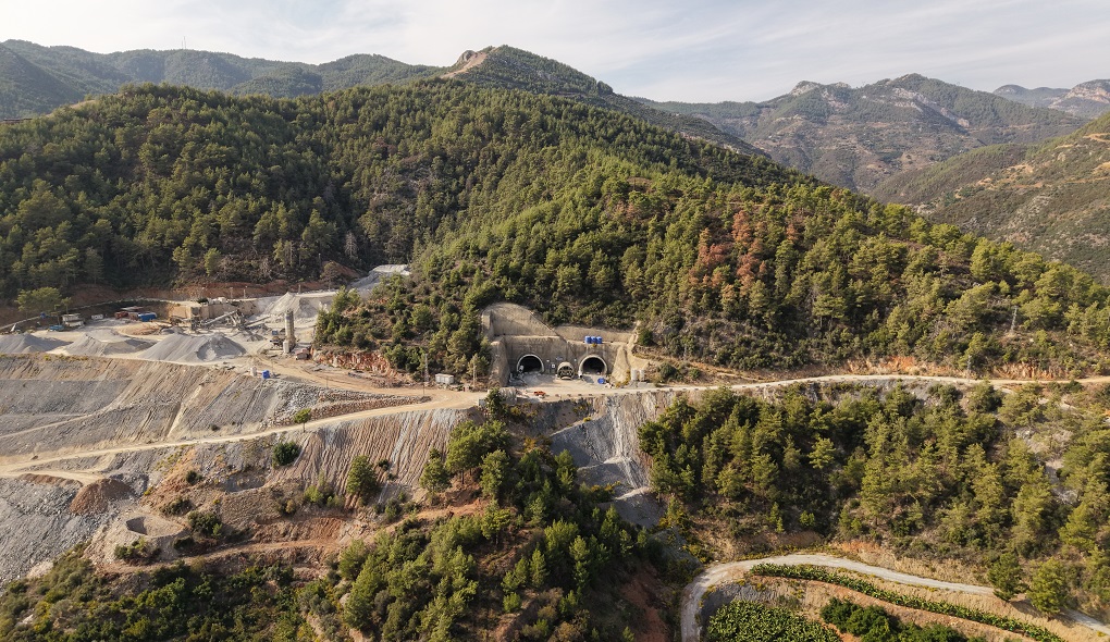 Proje sahasında tünel çıkışındaki çalışma alanı
