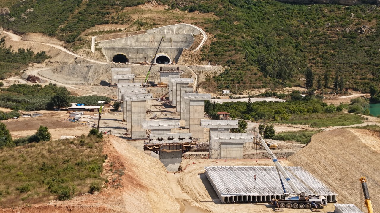 Yeni otoyol güzergâhında süren saha çalışmaları