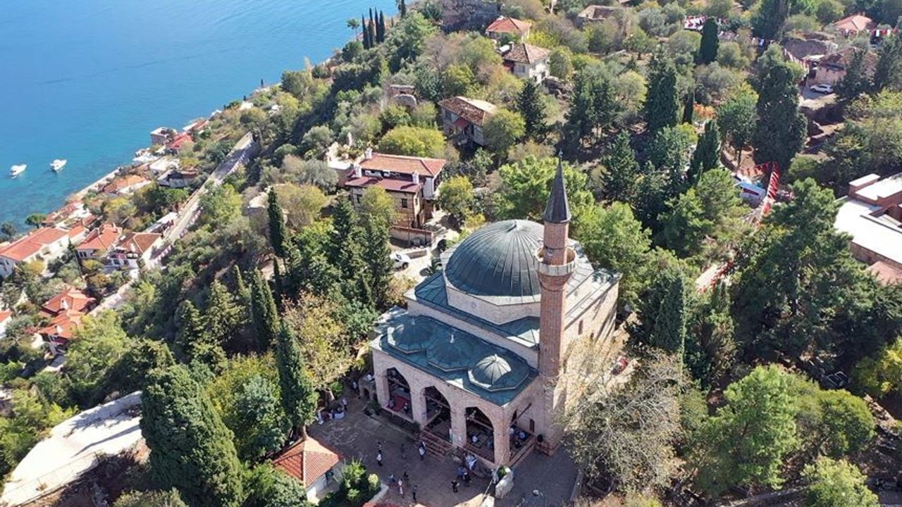 Alanya’da camiler cuma hazırlığına ev sahipliği yapıyor