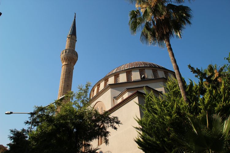 Kentte minareler cuma öncesi sessizce yükseliyor