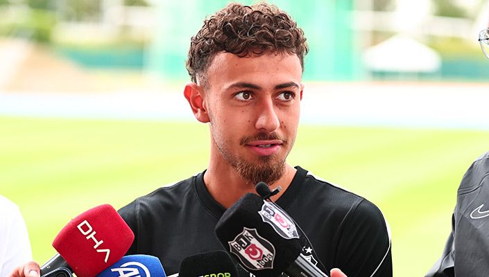 Beşiktaşlı İlhan Fakılı saha kenarında görüntülendi.