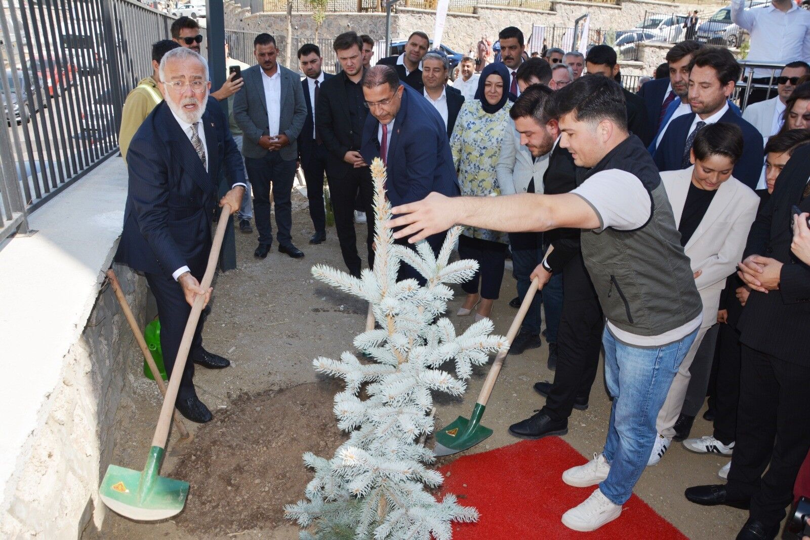 Akgedik'te tamamlanan yeni okul binası