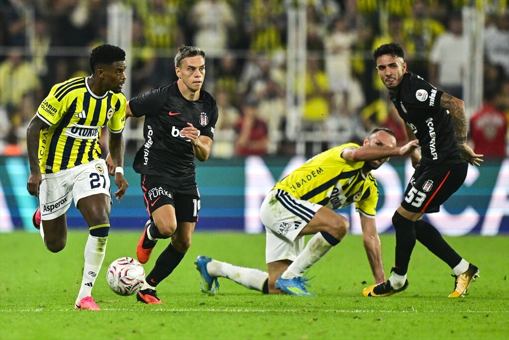 Fenerbahçe sahasında Beşiktaş'ı konuk etti