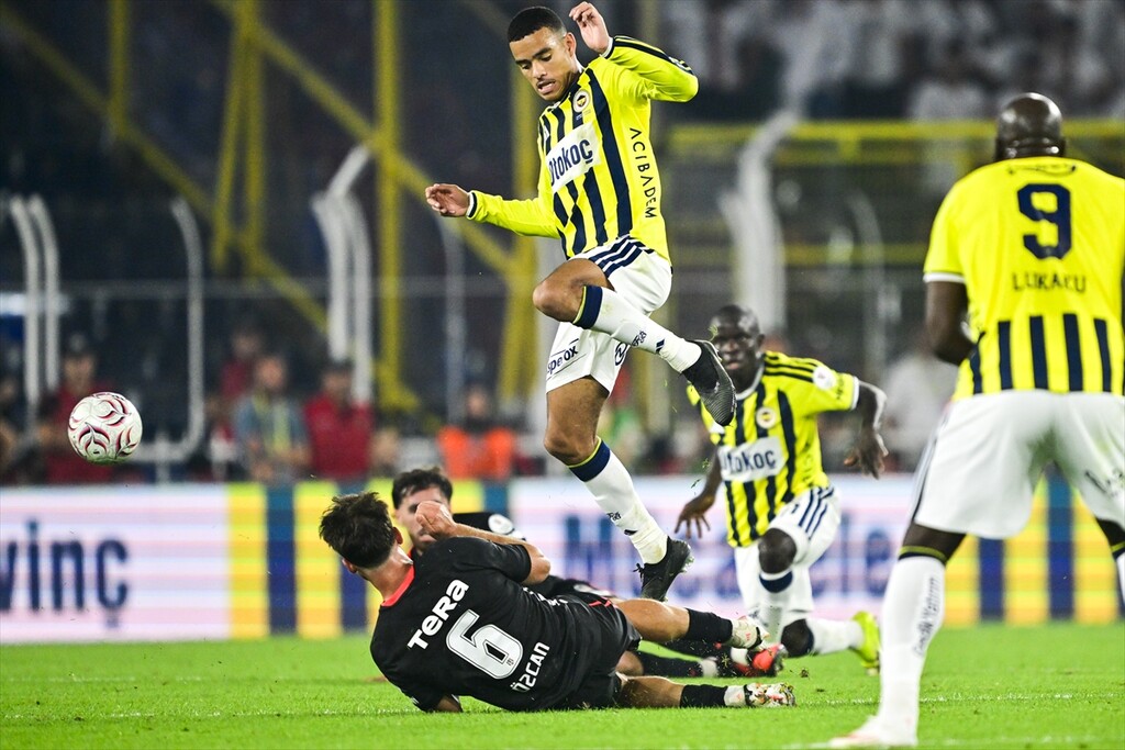 Derbide orta saha mücadelesi öne çıktı