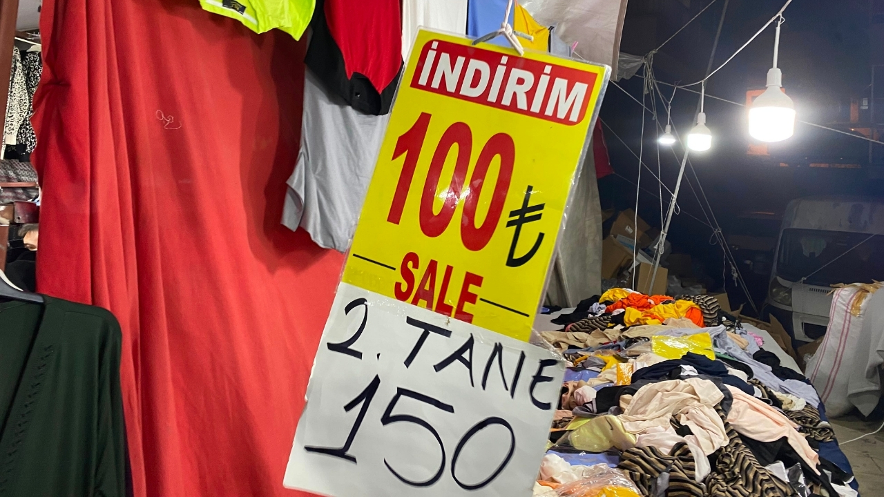 Festival alanında alışveriş hareketliliği geceye uzandı
