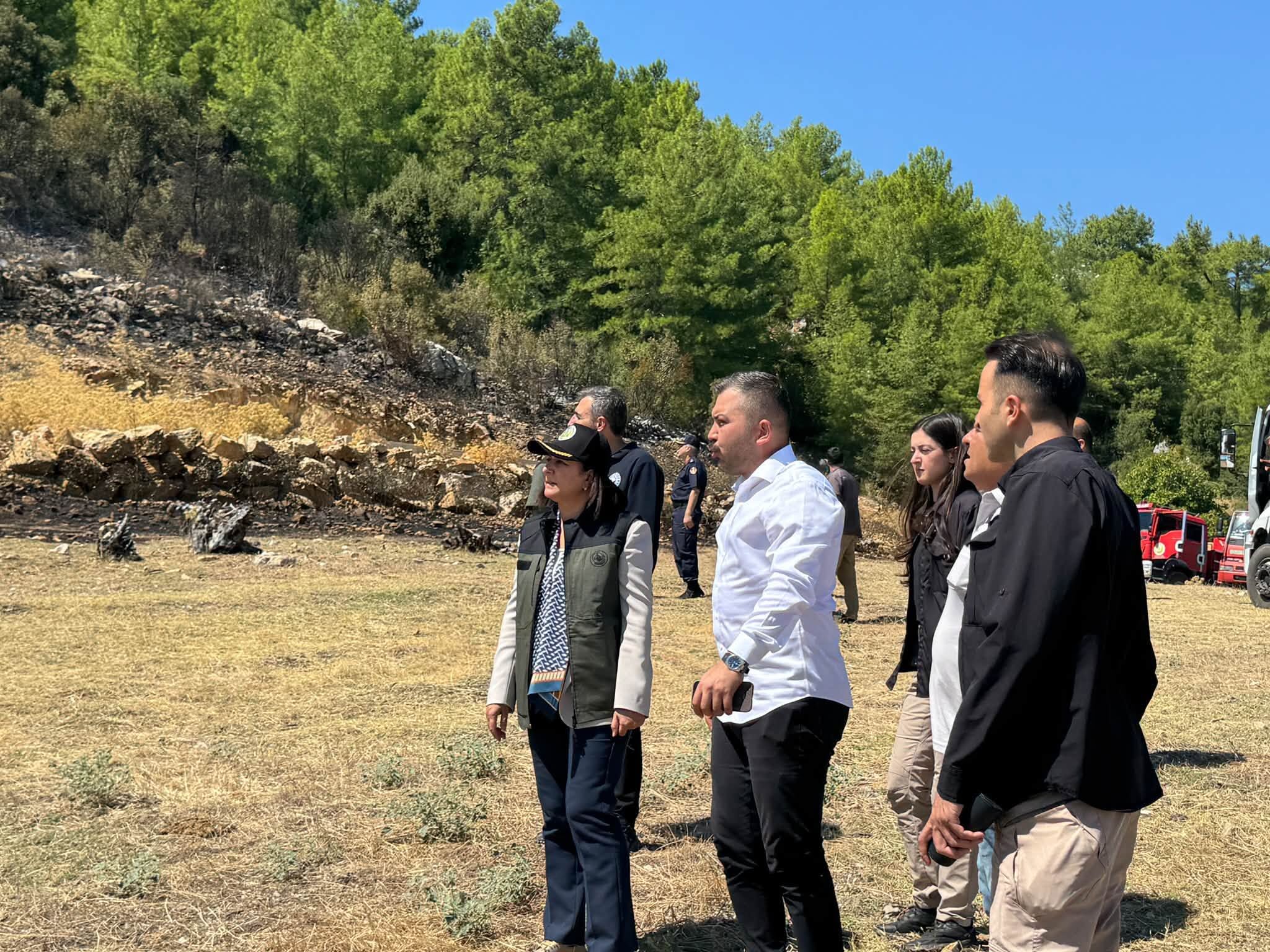 Bucak'ta ekipler yangına müdahale ediyor