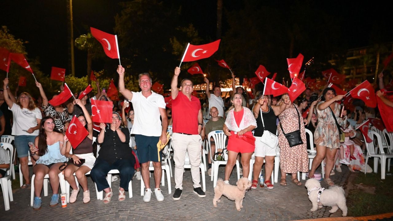 Kemer'de sporseverler final heyecanını birlikte yaşadı