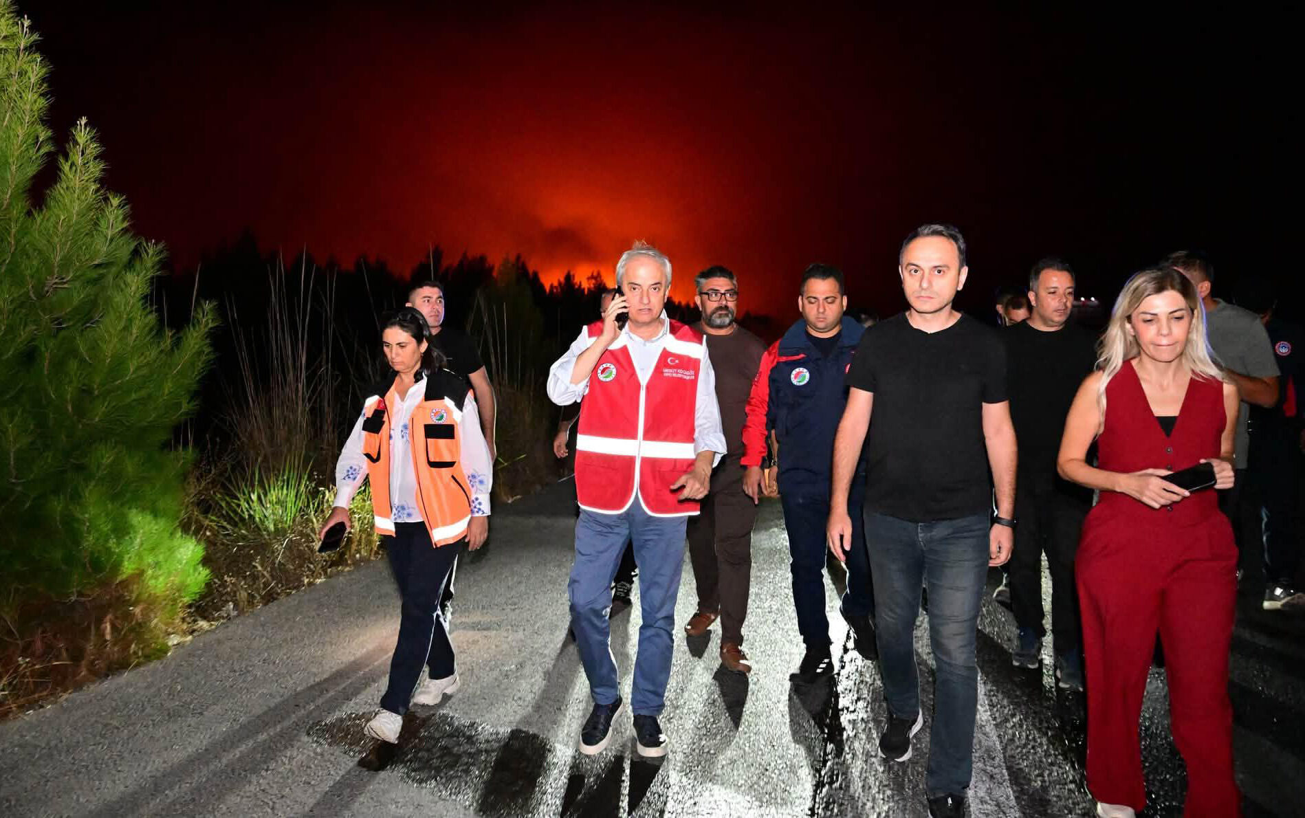 Belediye ekipleri bölgede koordineli çalışma yürütüyor