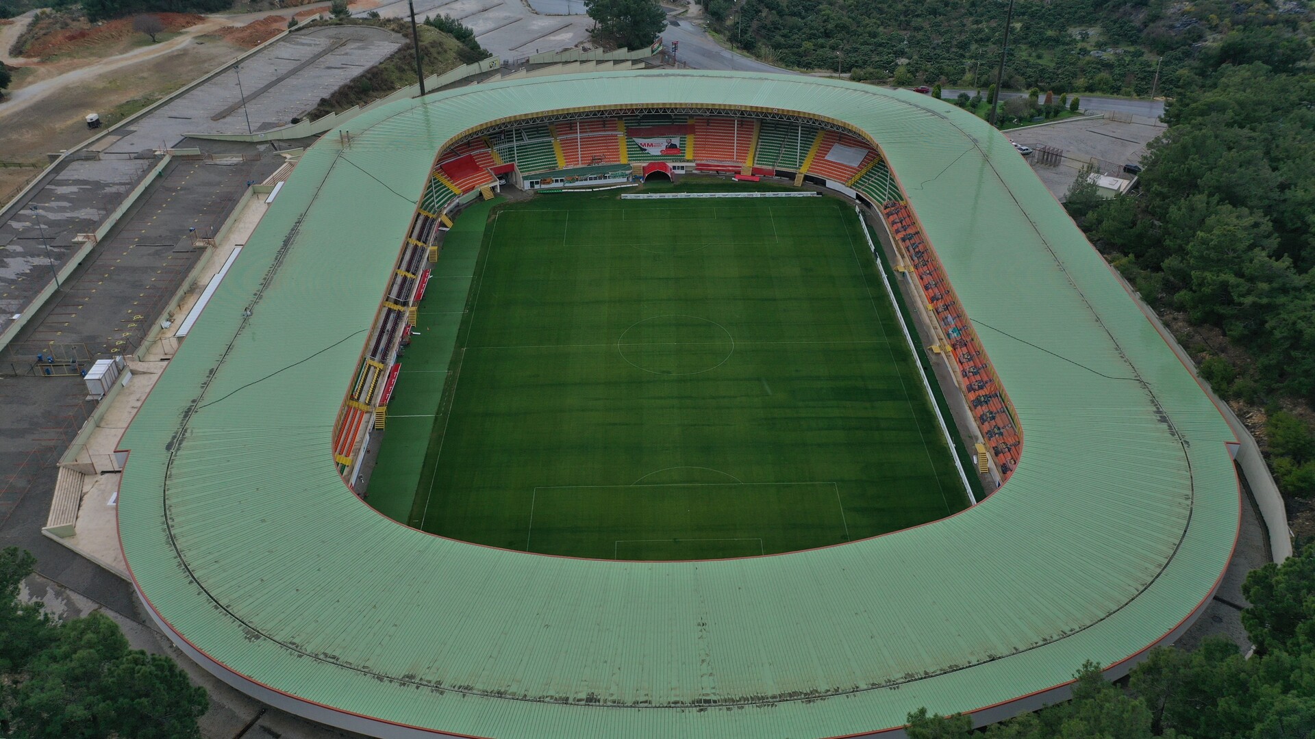 Alanya’daki tribünler taraftarlara hazırlanıyor