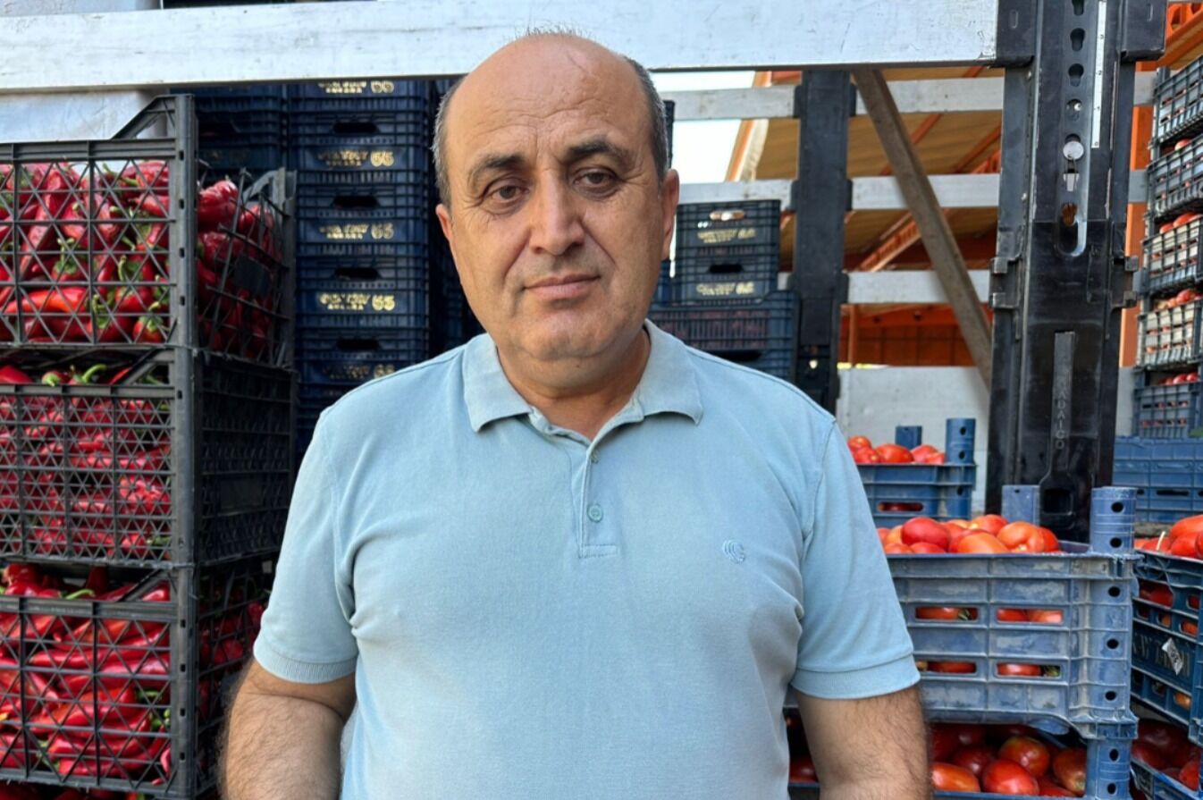 Alanya halinde sebze ve meyve tezgâhları