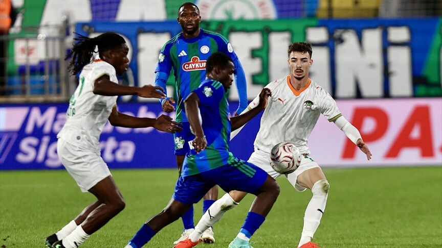 Rize’de iki takım top için mücadelede