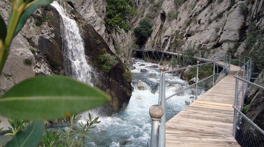 Sapadere Kanyonu’nda şelale ve yürüyüş yolu