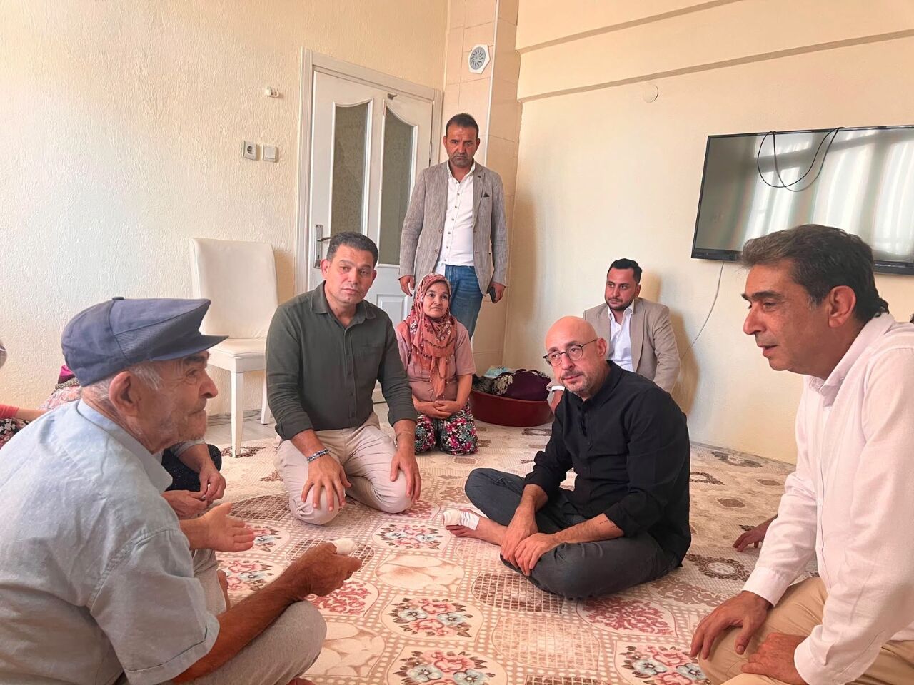 Antalya’da heyet aileyle taziye görüşmesinde