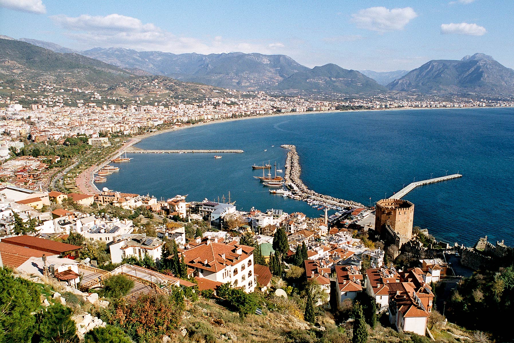 Alanya merkezi Akdeniz kıyısında görülüyor