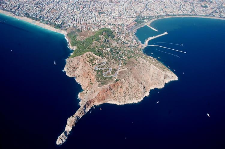 Alanya’da kent dokusu kıyıya yayılıyor