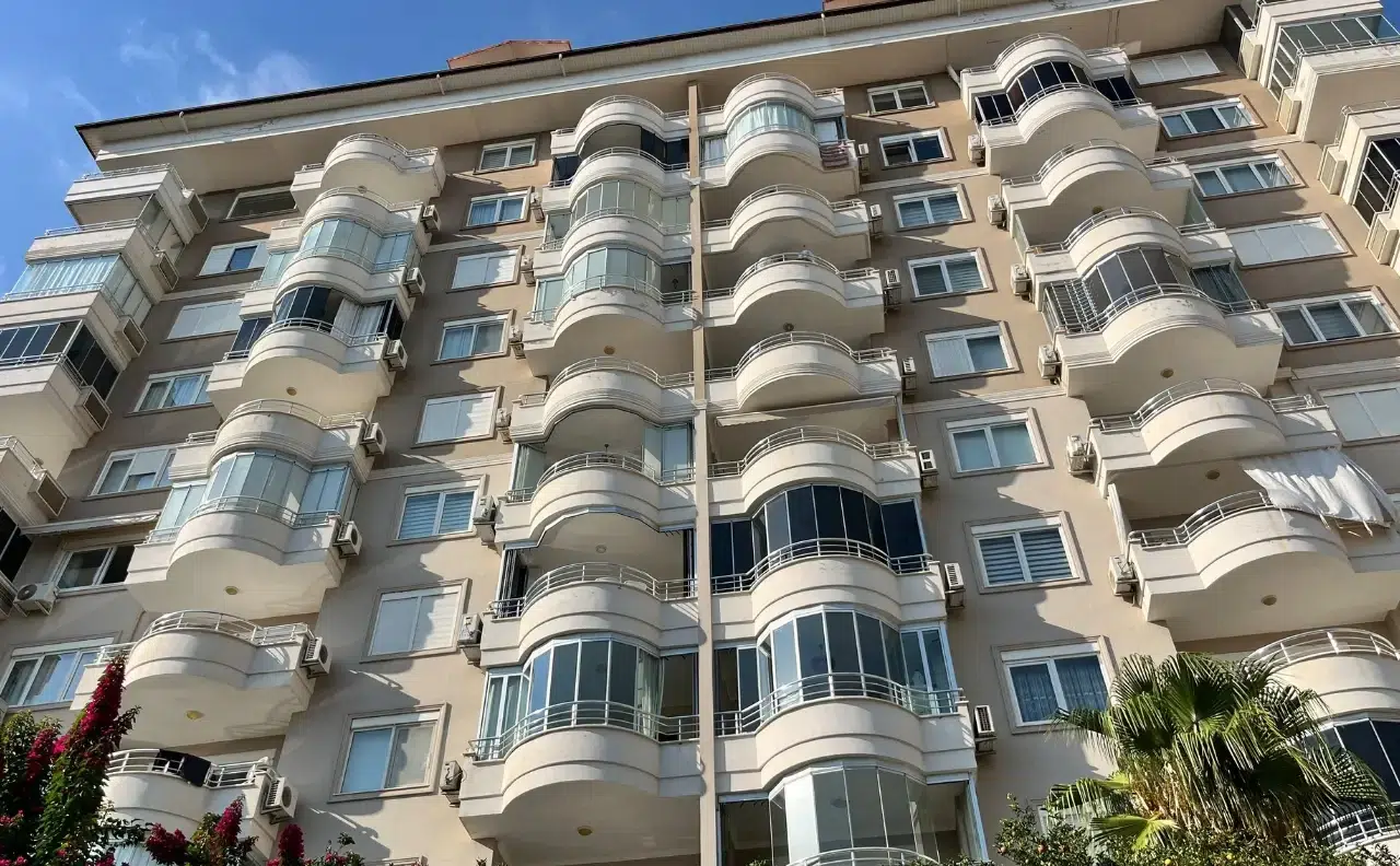 Cikcilli’de yangının çıktığı apartman