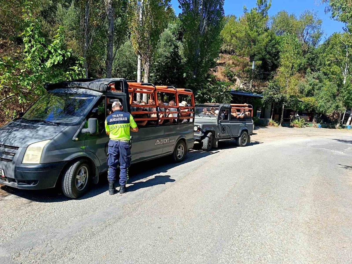 Alanya’da safari araçları jandarma kontrolünde
