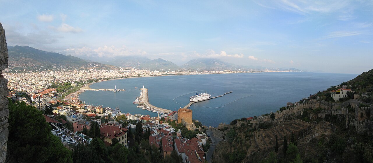 Alanya'dan bir görünüm (Fotoğraf: Euku : ⇄ / Wikimedia Commons)