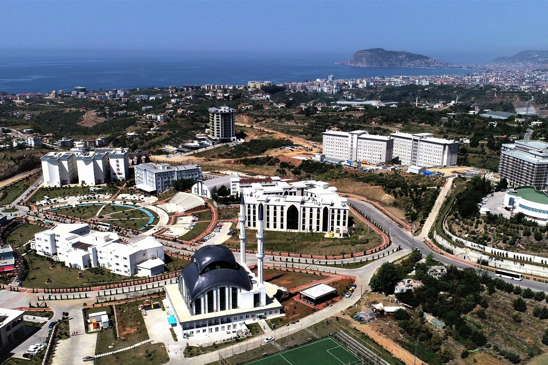 Alanya’da ALKÜ yerleşkesi kıyıya uzanıyor