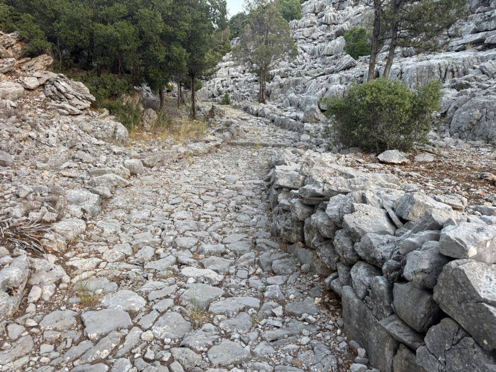 Akseki’de tarihi taş yol korunuyor