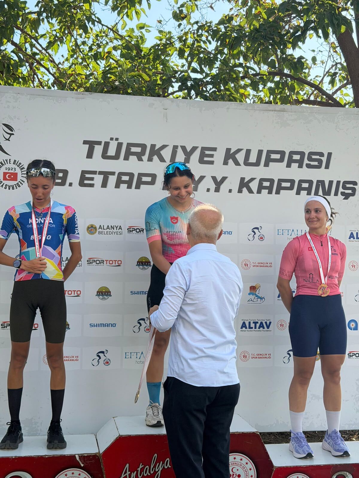 Alanya’da kadın bisiklet takımı yarış sonrası