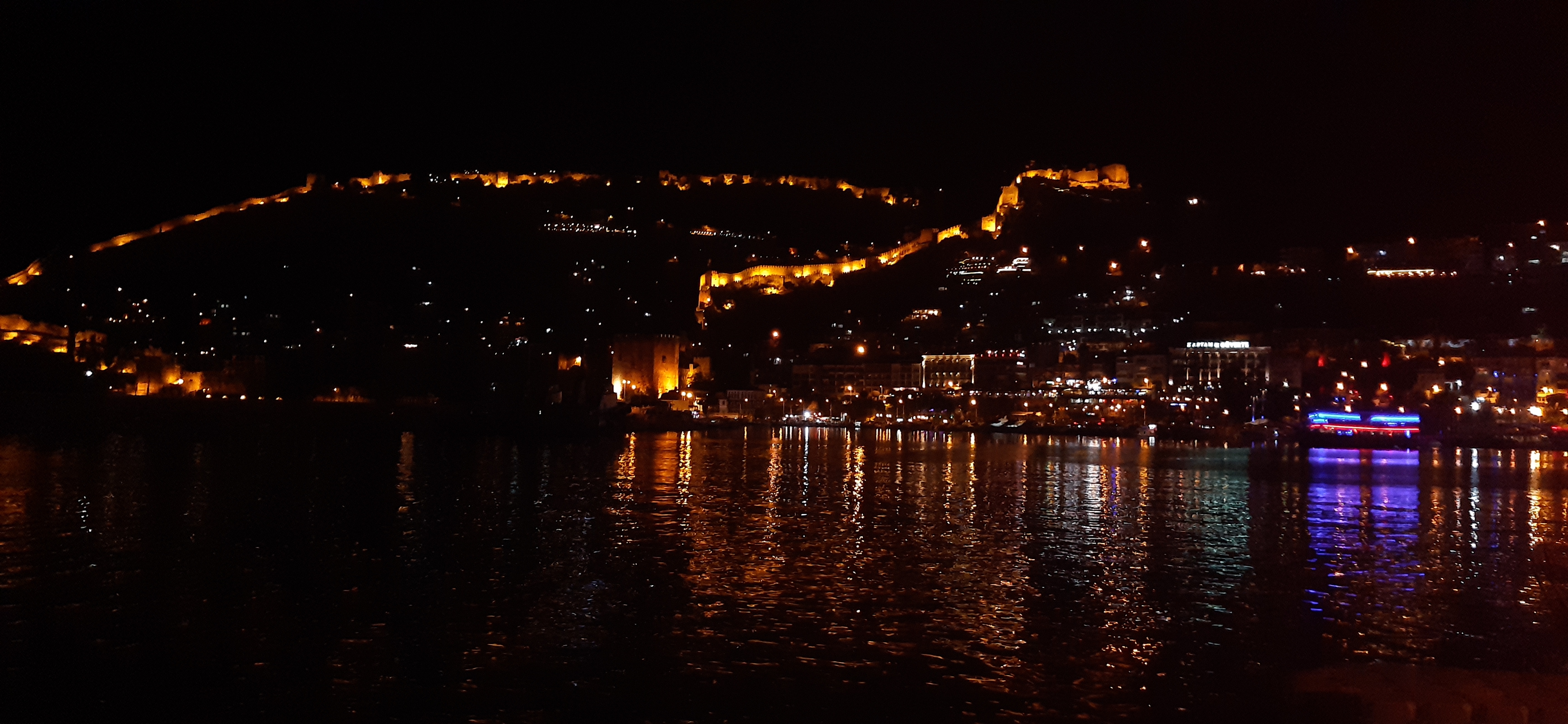 Alanya Kalesi gece ışıklarıyla görüntülendi