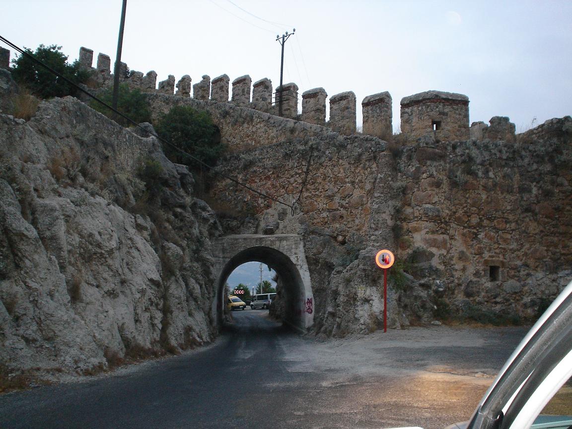Alanya Kalesi surları (Fotoğraf: Aboww at Turkish Wikipedia / Wikimedia Commons)