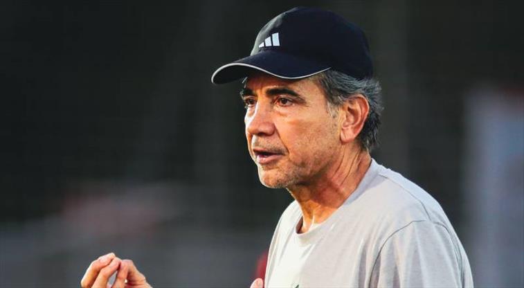 Antalya’da Osman Özköylü antrenman sahasında