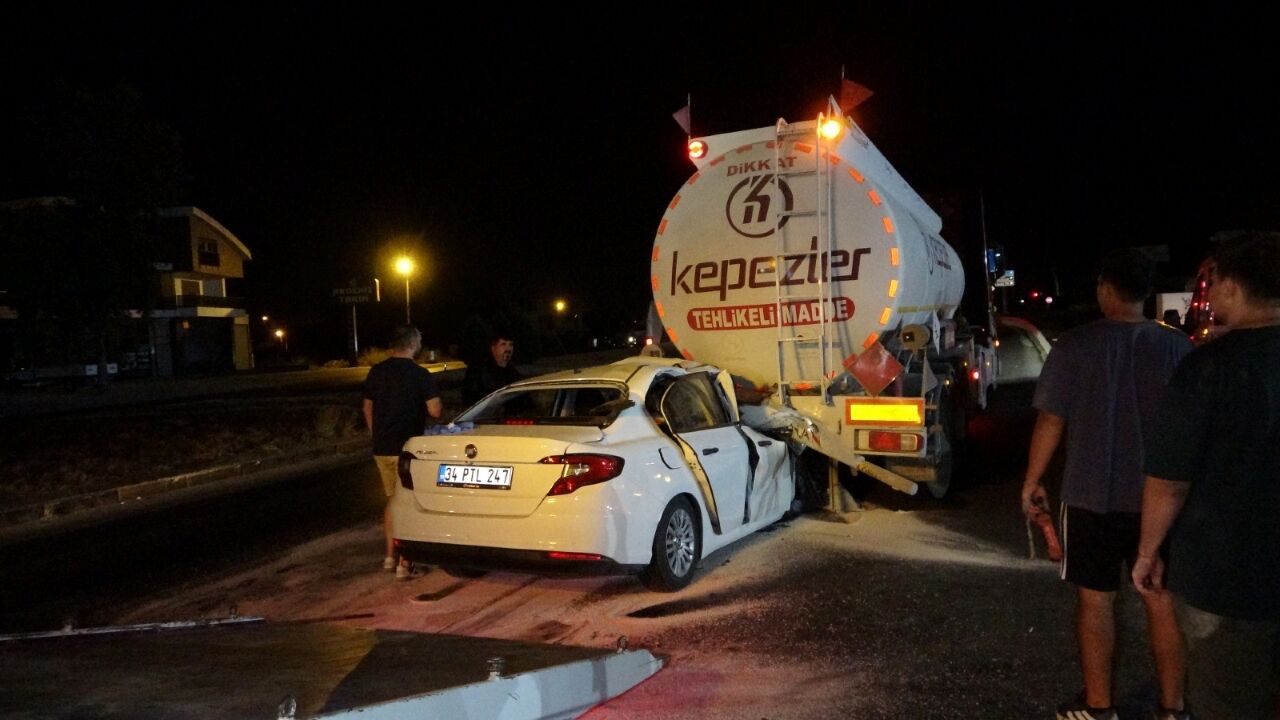 Manavgat’ta kaza sonrası araçlar yolda