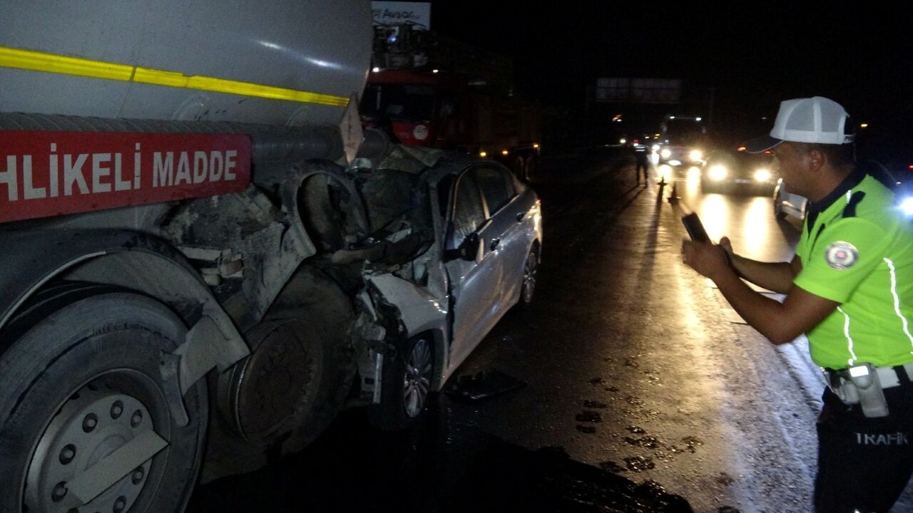 D-400’de tanker ve otomobil kaza yerinde