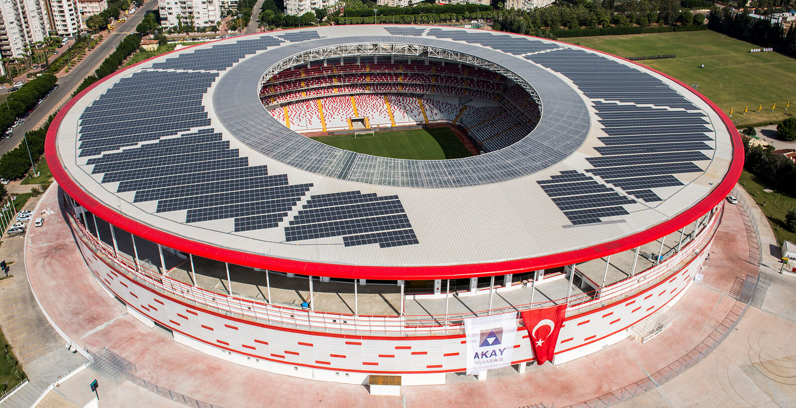 Antalya’da taraftarlar tribünlerde yerini aldı