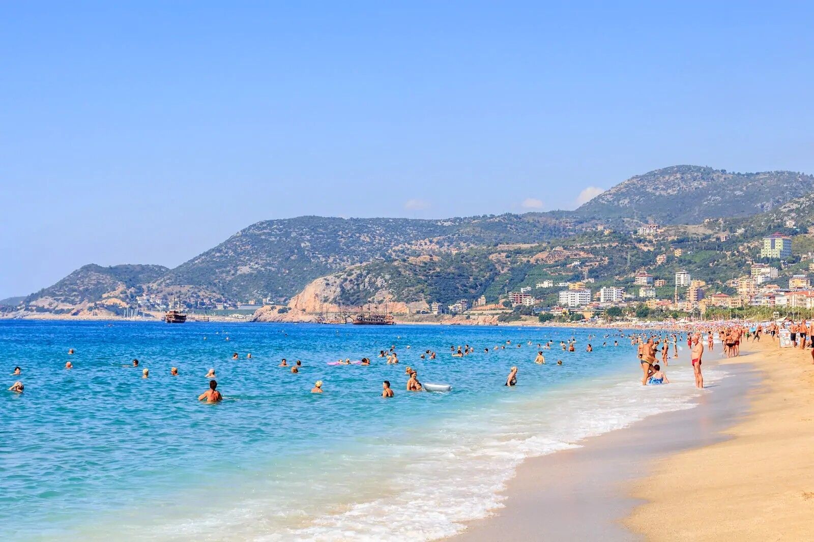 Alanya sahilinde sıcak hava etkili